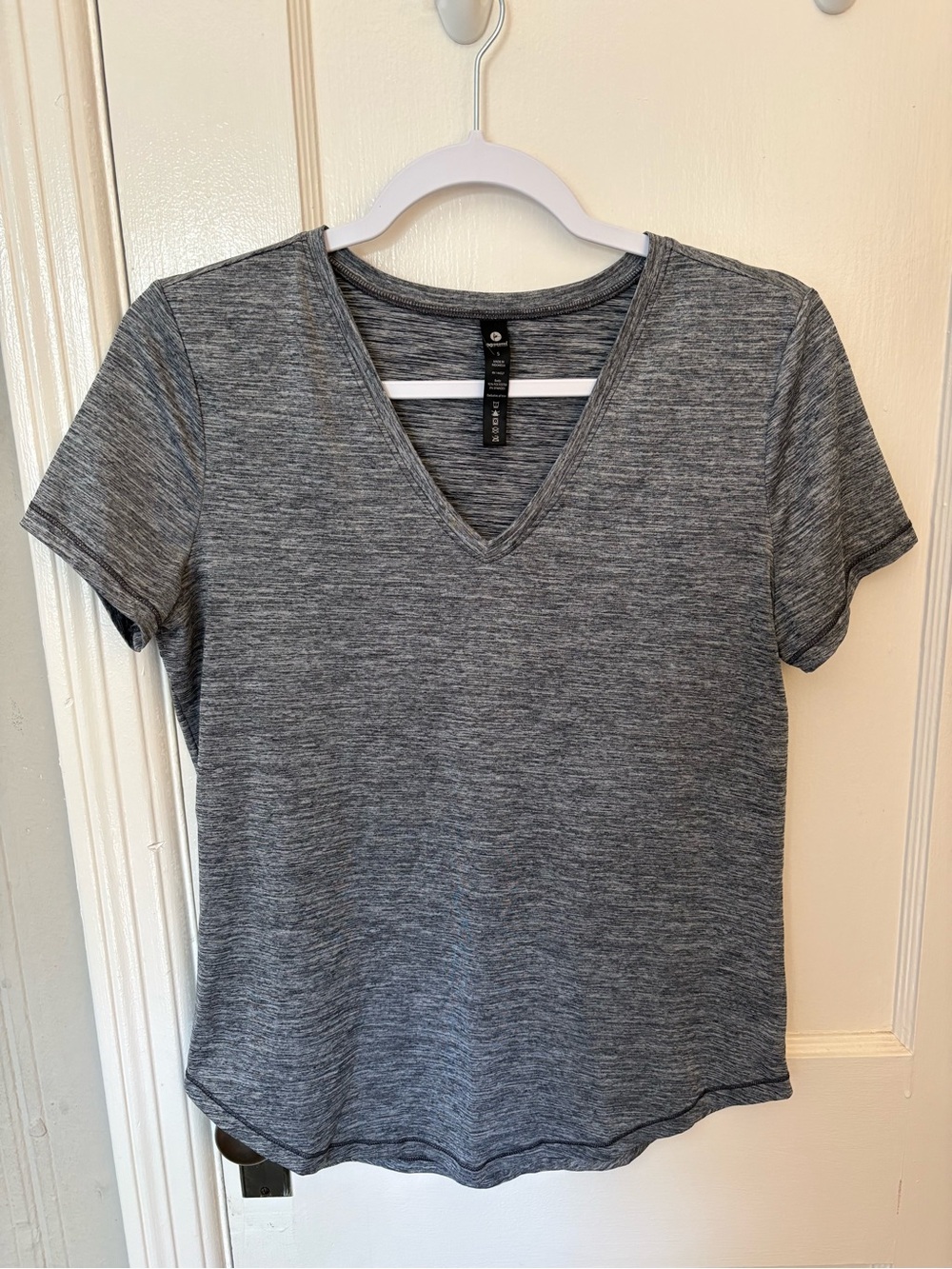 90 Degree By Reflex Heathered Gray V-Neck Short Sleeve Tee